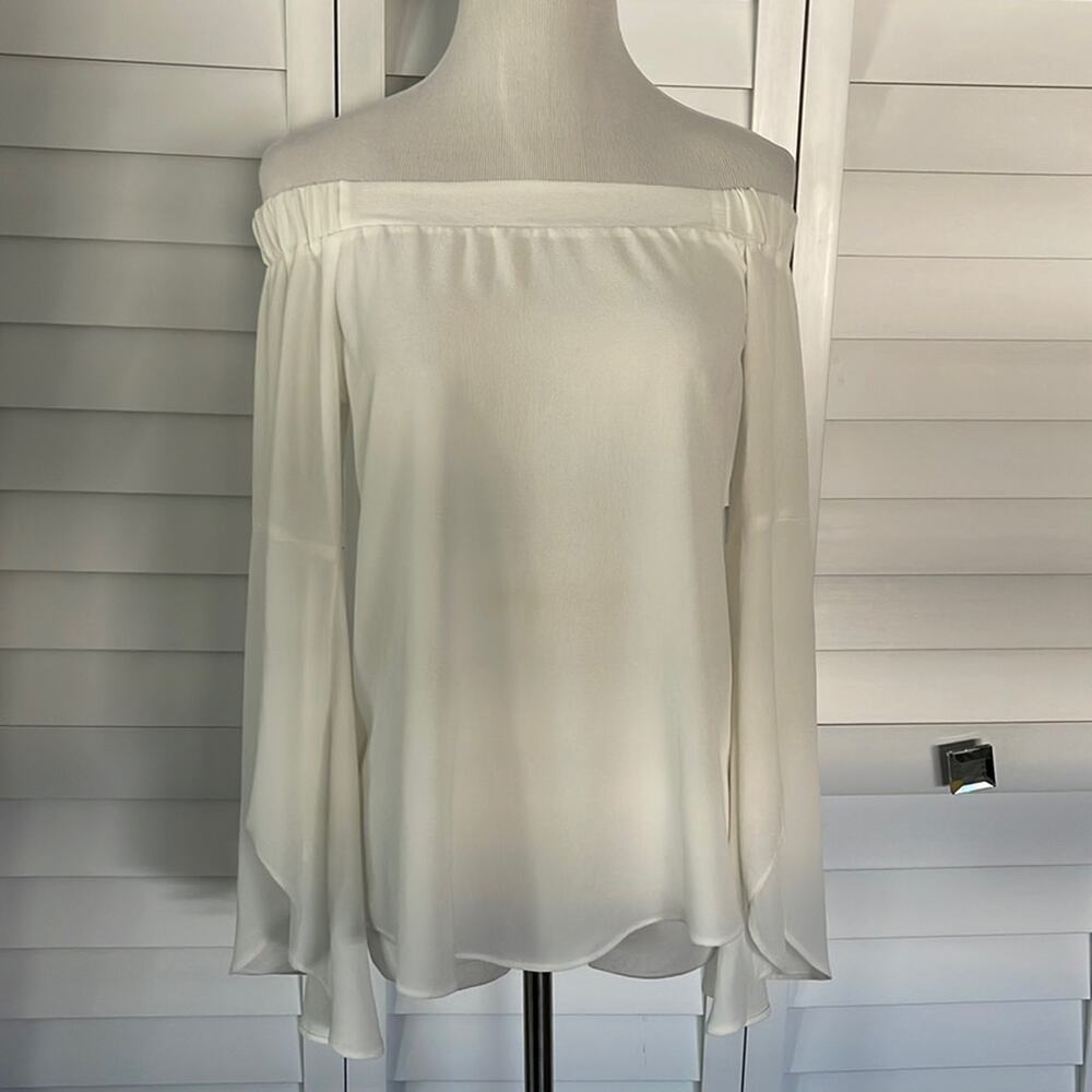 Mm NWOT off the shoulder Blouse